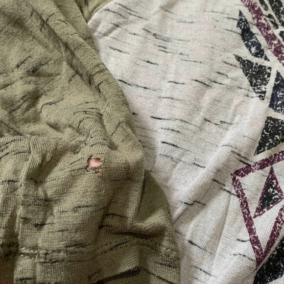 Roxy VTG 2000s Women's Graphic Shirt Gray Green Black Pink - Picture 4 of 8